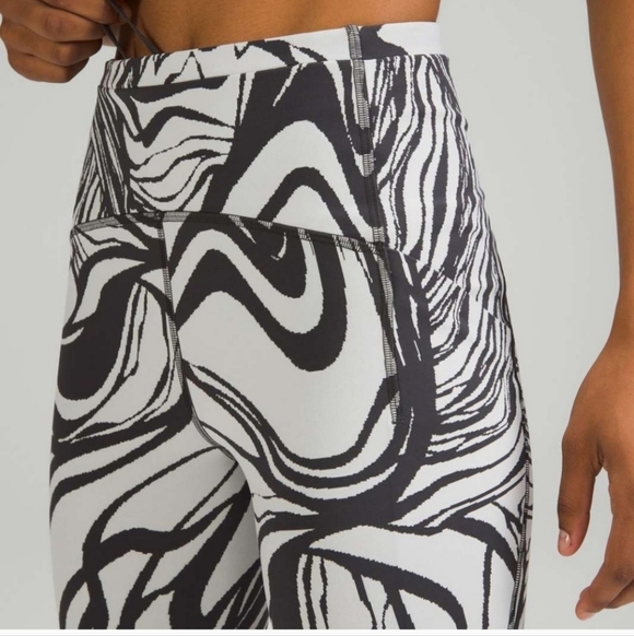 Lululemon Swift Speed High-Rise Tight 28" Size 6 - Picture 13 of 14